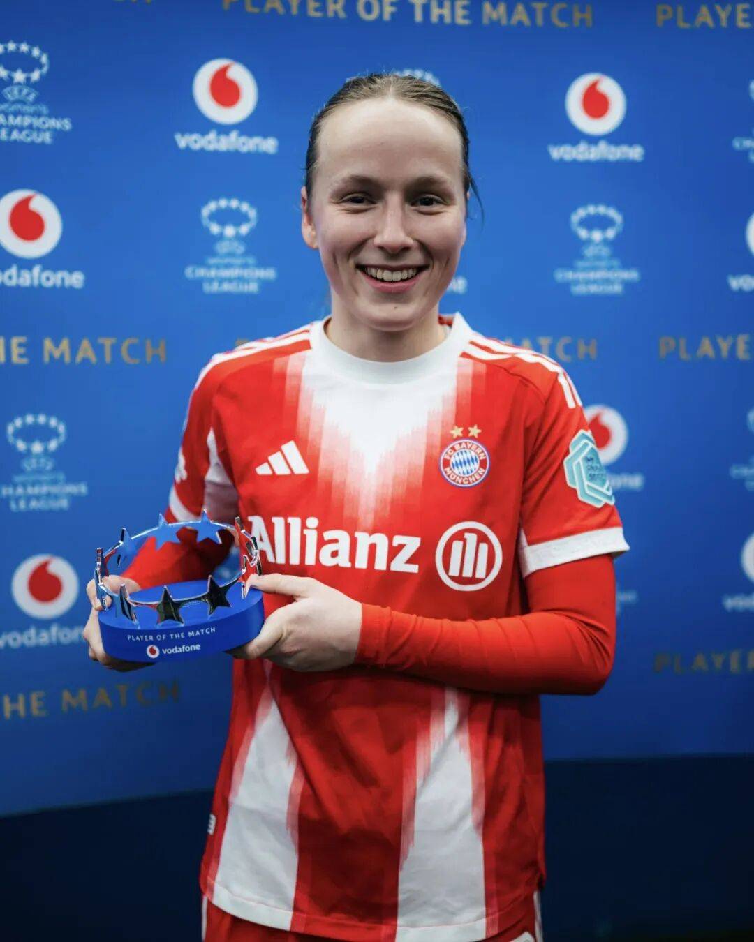 弗兰克：我很喜欢西蒙斯的整体表现；很高兴见到孙兴慜（弗兰克称赞西蒙斯全面发挥，并表示见到孙兴慜很高兴）