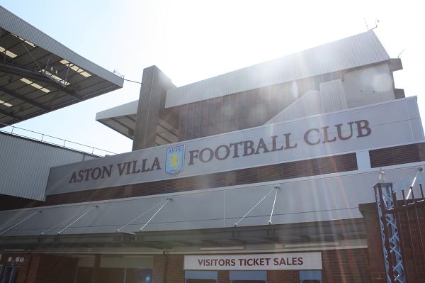 炸锅了！皇马挖萨拉赫放猛料：用巴西国脚做交换！（皇马追逐萨拉赫，或以巴西国脚为交换筹码）