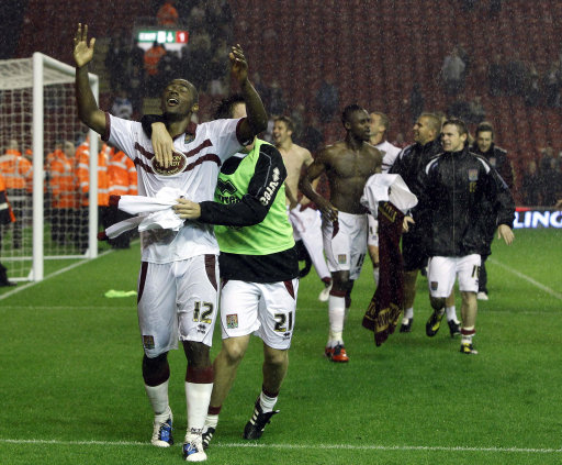 巴萨临时更换发布会人选，德容让位马丁内斯（巴萨临时调整发布会安排，马丁内斯取代德容出席）