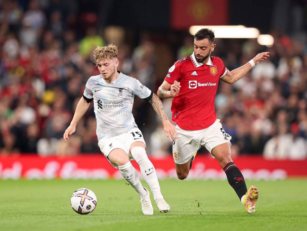 收到国足纪念球衣，尹鸿博：感谢祖国，为国出战是最大骄傲（获赠国足纪念球衣，尹鸿博致谢祖国：为国而战最荣耀）