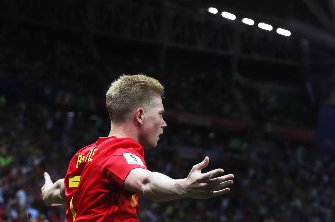 29岁法国女子网球名将转行当“网红模特”，曾因隆胸惹争议（29岁法国女网坛名将转型做网红模特，曾因隆胸手术引发争议）