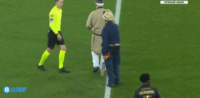 曼联冲击欧冠资格压力巨大（曼联争夺欧冠席位压力沉重）